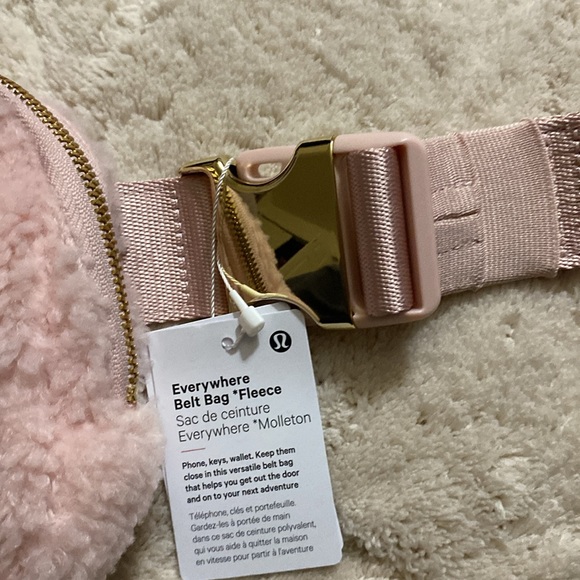 Lululemon fleece everywhere belt bag - Picture 3 of 6